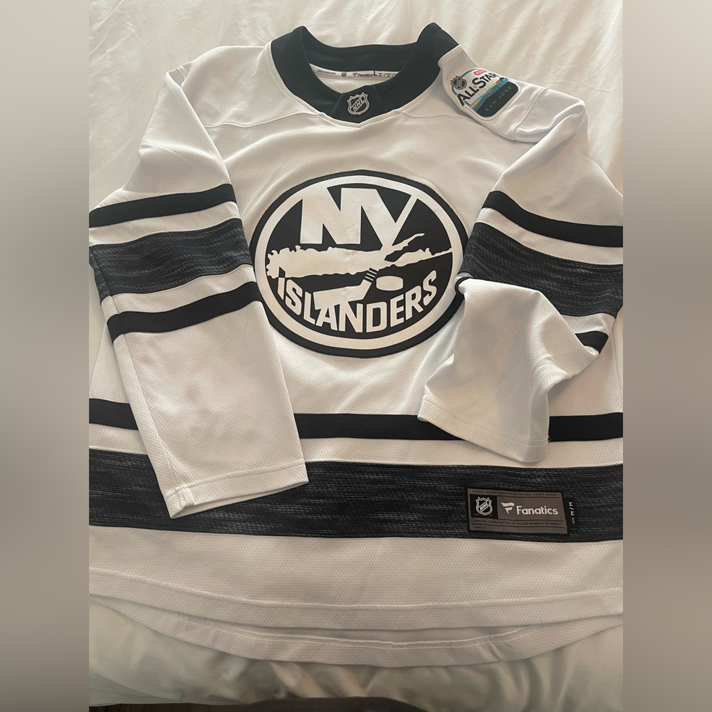 Men’s hockey jersey